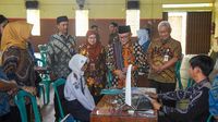 Potret Mendikdasmen Muti Tinjau Pelaksanaan SPMB di Jepara Jateng