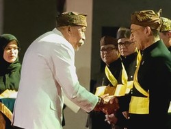 Fadli Zon Jadi Warga Kehormatan Suku Tengger Saat Resepsi Yadnya Kasada