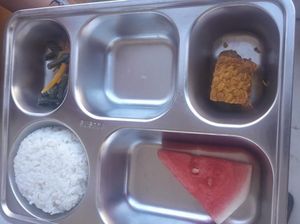Daging Ayam Basi, Menu MBG Siswa SD di Ruteng Hanya Sepotong Tempe Daging Ayam Basi, Menu MBG Siswa SD di Ruteng Hanya Sepotong Tempe