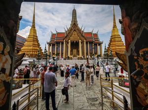 Menyusuri Megahnya Grand Palace Bangkok Menyusuri Megahnya Grand Palace Bangkok
