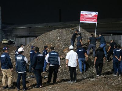 Pabrik Besi di Serang Disegel!