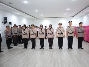 Kapolrestabes Makassar Pimpin Sertijab dan Pelantikan Kasat-Kapolsek Baru Kapolrestabes Makassar Pimpin Sertijab dan Pelantikan Kasat-Kapolsek Baru