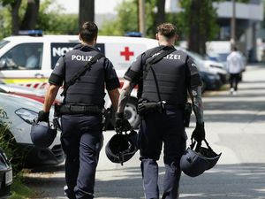 Penembakan di Sekolah Menengah di Austria, 10 Orang Tewas-Pelaku Bunuh Diri Penembakan di Sekolah Menengah di Austria, 10 Orang Tewas-Pelaku Bunuh Diri