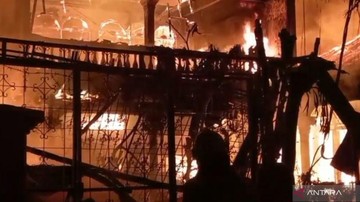 Cerita Pemilik Rumah Terbakar di Jaktim, Api Muncul dari Kabel Semrawut