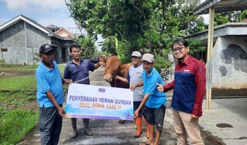 PLTU Cilacap &amp; Mitra Kerja Salurkan 37 Sapi-11 Kambing Kurban untuk Warga