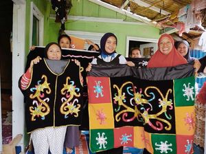 Pemberdayaan Perempuan, PNM Mekaar Bina Usaha Baju Adat Tembus Luar Negeri Pemberdayaan Perempuan, PNM Mekaar Bina Usaha Baju Adat Tembus Luar Negeri