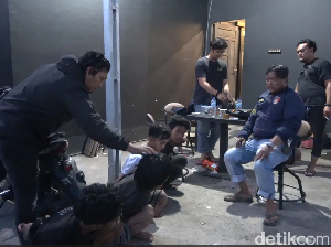 4 Anggota Geng Motor Serang Warga Saat Nongkrong di Makassar Ditangkap 4 Anggota Geng Motor Serang Warga Saat Nongkrong di Makassar Ditangkap