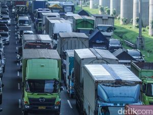 Potret Macet Panjang di Tol Bekasi Pagi Ini Potret Macet Panjang di Tol Bekasi Pagi Ini