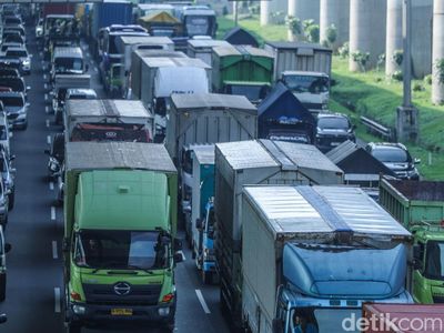 Potret Macet Panjang di Tol Bekasi Pagi Ini