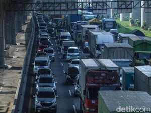 Titik-titik Kepadatan Lalu Lintas Tol Arah Jakarta Pagi Ini Titik-titik Kepadatan Lalu Lintas Tol Arah Jakarta Pagi Ini