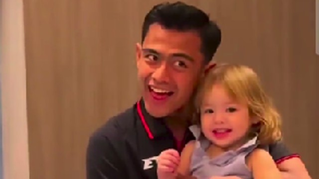 Update Informasi Selebriti InsertLive : Reaksi Kamari Anak Jennifer Coppen Digendong Pratama Arhan Saat di Jepang
