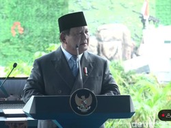 Di Indo Defence 2025, Prabowo Sapa Try Sutrisno Sesepuh TNI