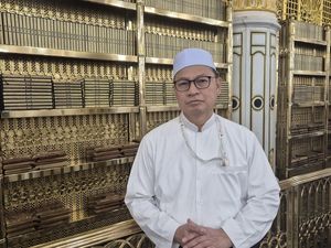 Raudhah: Pelukan Langit di Antara Dua Dunia, Ketika Hati Bersujud dan Semesta Terdiam Raudhah: Pelukan Langit di Antara Dua Dunia, Ketika Hati Bersujud dan Semesta Terdiam