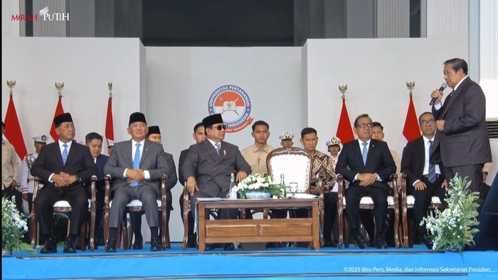 SBY Bangga Prabowo Berhasil Kembangkan Unhan Presiden ke-6 Susilo Bambang Yudhoyono (SBY) mengungkapkan rasa bangganya terhadap Presiden Prabowo Subianto yang membuatkan Universitas Pertahanan (Unhan), Sentul, Bogor, Rabu (11/6/2025).
