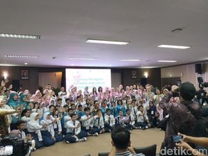 Selvi Ananda Sosialisasi Cegah Pernikahan Dini ke Siswa SMP di Mataram