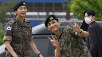 Momen Terakhir RM, V, Jungkook, Jimin BTS Berseragam Tentara