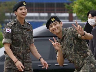 Momen Terakhir RM, V, Jungkook, Jimin BTS Berseragam Tentara