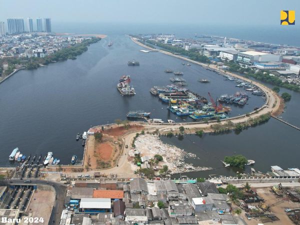 Penampakan dari Udara Proyek Tanggul Cegah Pesisir Jakarta Amblas
