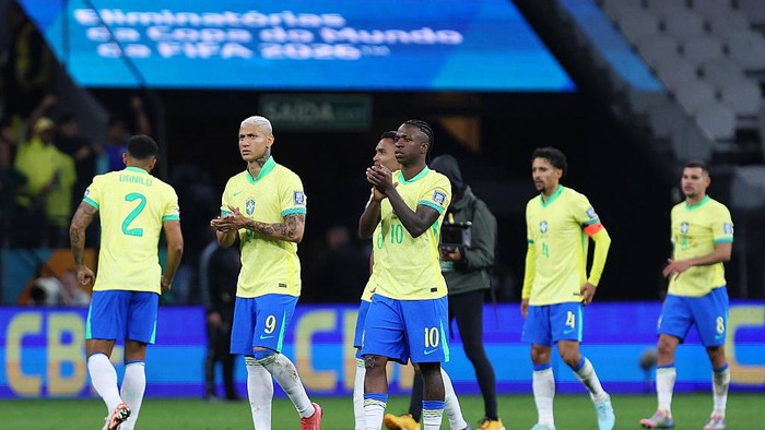 SAO PAULO, BRAZIL - JUNE 10: Richarlison and Vinicius Junior of Brazil celebrate following the teams victory during the FIFA World Cup 2026 South American Qualifier between Brazil and Paraguay at Neo Quimica Arena on June 10, 2025 in Sao Paulo, Brazil. (Photo by Ricardo Moreira/Getty Images)