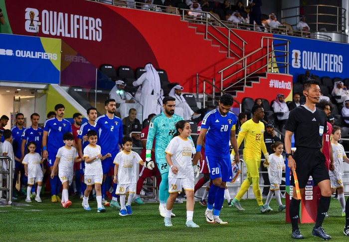 Timnas Kuwait Players from Kuwait and Qatar are walking onto the field before the start of the Qualification Round for the FIFA World Cup 2026 and AFC Asian Cup 2027 Group A match between Qatar and Kuwait at Jassim Bin Hamad Stadium in Doha, Qatar, on March 21, 2024. (Photo by Noushad Thekkayil/NurPhoto via Getty Images)