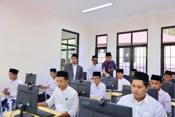 Kunjungi Pacitan, Ibas Tinjau Program Balai Latihan Kerja Komunitas