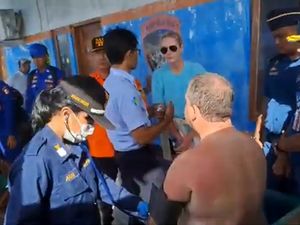 Video: Bule Terombang-ambing Semalaman di Laut Bali gegara Jet Ski Kehabisan BBM Video: Bule Terombang-ambing Semalaman di Laut Bali gegara Jet Ski Kehabisan BBM