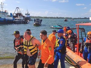Bule AS Hilang Semalaman Naik Jetski, Ia Ditemukan Selamat di Bali Bule AS Hilang Semalaman Naik Jetski, Ia Ditemukan Selamat di Bali