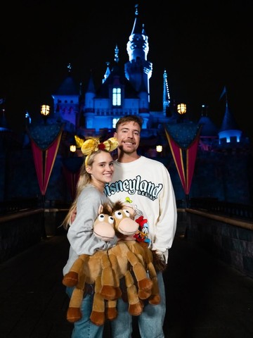 YouTuber MrBeast Sewa Disneyland untuk Kencan Romantis, Rogoh Rp 8 Miliar