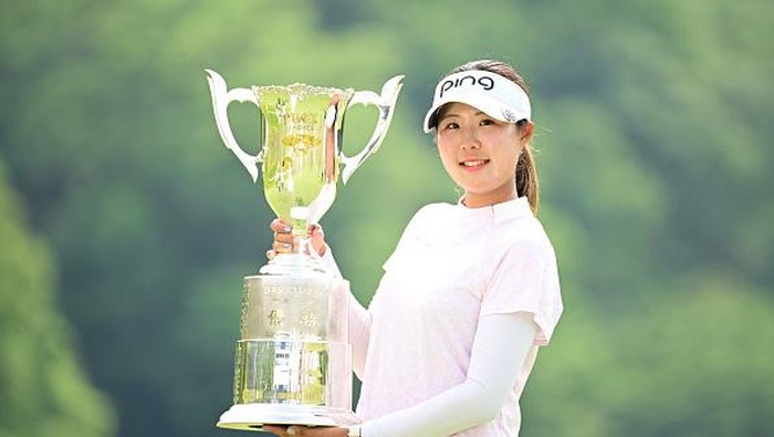 Aihi Takano NAGAOKA, JAPAN - JUNE 08: Aihi Takano of Japan poses with the trophy after winning the tournament following the final round of YONEX LADIES GOLF TOURNAMENT 2025 at Yonex Country Club on June 08, 2025 in Nagaoka, Niigata, Japan. (Photo by Atsushi Tomura/Getty Images)
