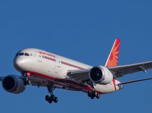Video: Pesawat Air India Putar Balik gegara Masalah Teknis di Udara Video: Pesawat Air India Putar Balik gegara Masalah Teknis di Udara
