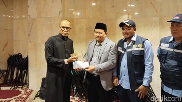 BPKH Limited Serahkan Uang Kompensasi Konsumsi ke Jemaah Haji