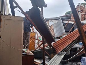 3 Kecamatan di Bulukumba Diterjang Angin Puting Beliung-Banjir, 5 Rumah Rusak 3 Kecamatan di Bulukumba Diterjang Angin Puting Beliung-Banjir, 5 Rumah Rusak