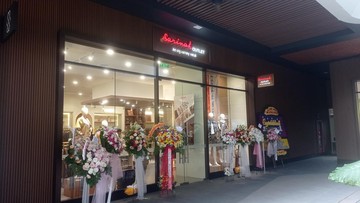 Incar Pasar Baru, Sarinah Resmi Buka di Jakarta Premium Outlets