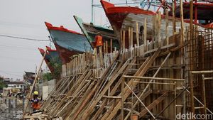 Tembok 3,6 Meter Dibangun di Pluit demi Cegah Banjir Rob