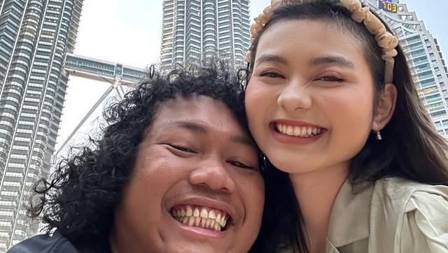 Update Informasi Selebriti InsertLive : Bukan Barang Mewah, Ini Hadiah Marshel Widianto yang Bikin Nangis Cesen
