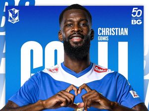 Sosok Christian Gomis, Raksasa Calon Pemain Persib