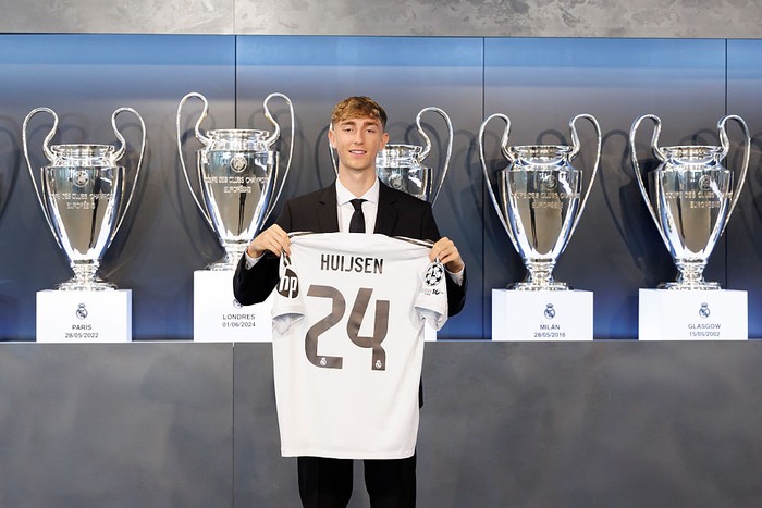 MADRID, SPAIN - JUNE 10: Dean Huijsen, new player of Real Madrid poses at Valdebebas training ground on June 10, 2025 in Madrid, Spain. (Photo by Helios de la Rubia/Real Madrid via Getty Images)