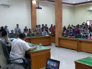 Tabungan Tak Bisa Ditarik, Ratusan Anggota Koperasi di Trenggalek Demo Tabungan Tak Bisa Ditarik, Ratusan Anggota Koperasi di Trenggalek Demo