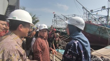 Pramono Memantau Proyek Tanggul Rob di Muara Angke, Ditargetkan Selesai Desember