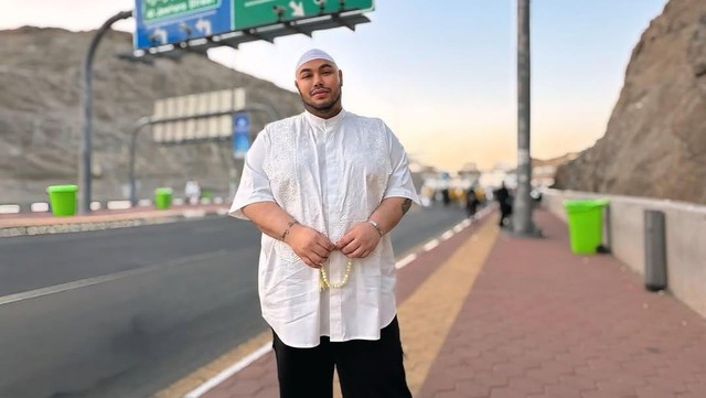 Berita Viral Selebriti dari InsertLive : Lunasi Utang & Tutup Kartu Kredit Sepulang Haji, Ivan Gunawan Hindari Riba