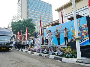 Kapolri Siang Ini Lepas Lagi Buruh Terdampak PHK dan Angkatan Kerja Baru Kapolri Siang Ini Lepas Lagi Buruh Terdampak PHK dan Angkatan Kerja Baru