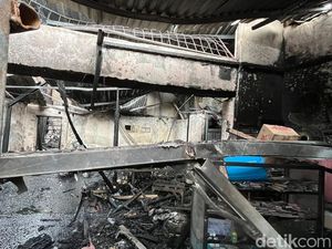 Nenek-Cucu Tewas Saat Kebakaran di Sabutung Makassar Ditemukan Berpelukan Nenek-Cucu Tewas Saat Kebakaran di Sabutung Makassar Ditemukan Berpelukan