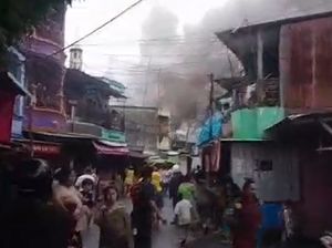 Kebakaran di Jalan Sabutung Makassar, Damkar Diterjunkan ke Lokasi