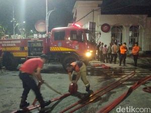 Ada 2 Pengunjung Saat Kebakaran Pizza Hut Raya Darmo Surabaya Terjadi Ada 2 Pengunjung Saat Kebakaran Pizza Hut Raya Darmo Surabaya Terjadi
