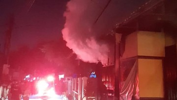 Warung Kopi di Depok Terbakar, Dua Orang Dilarikan ke Rumah Sakit