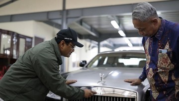 Kemensos Lelang Rolls-Royce Rp 2,5 M, Hasilnya buat Rumah Warga Miskin