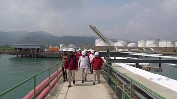 Momen Jaksa Sita Kilang Minyak Milik Anak Riza Chalid