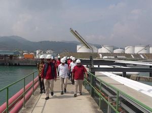 Momen Jaksa Sita Kilang Minyak Milik Anak Riza Chalid Momen Jaksa Sita Kilang Minyak Milik Anak Riza Chalid