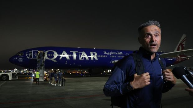 LOS ANGELES, CALIFORNIA - JUNE 10: Head coach Luis Enrique of Paris Saint-Germain F.C. speaks to media after arriving at Los Angeles International Airport for FIFA Club World Cup 2025 on June 10, 2025 in Los Angeles, California. (Photo by Harry How/Getty Images)
