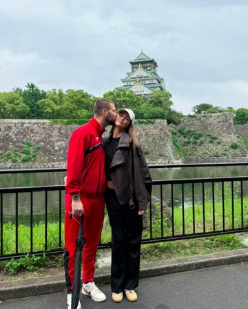 Gaya Supermodel Luna Bijl Dukung Maarten Paes di Jepang Sambil Jalan-jalan